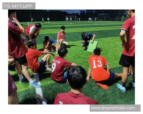 17岁足球新星闪耀绿茵场青春热血开启传奇征程 17岁足球新星闪耀绿茵场青春热血开启传奇征程