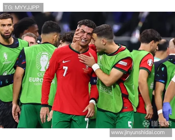 C罗荣耀时刻欧洲杯经典瞬间壁纸展现球星风采与激情 C罗荣耀时刻欧洲杯经典瞬间壁纸展现球星风采与激情